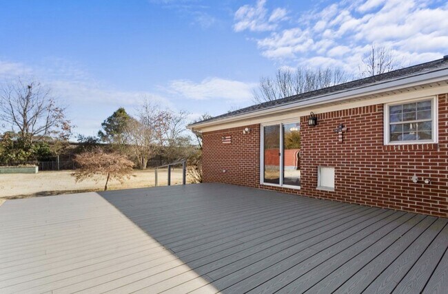 Building Photo - 1404 Shelton Rd