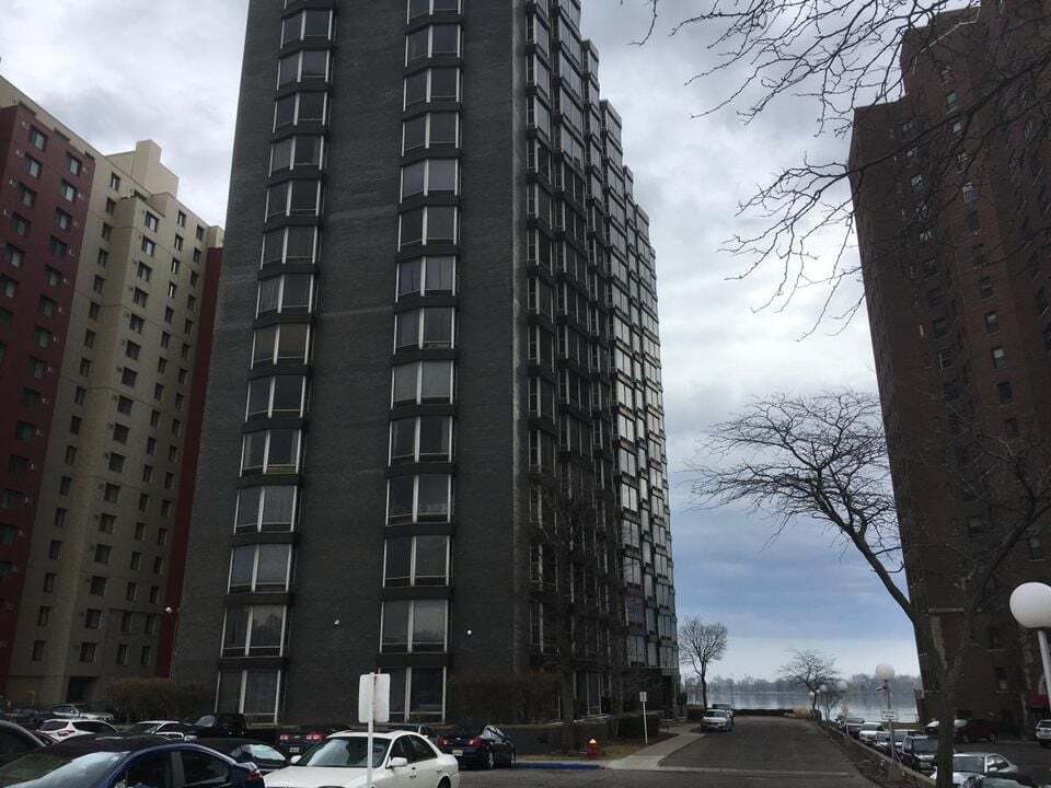 Building Photo - 8200 E Jefferson Ave