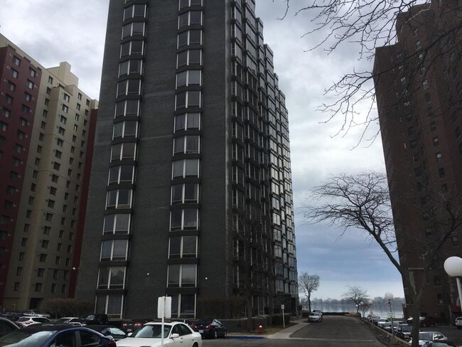 Building Photo - 8200 E Jefferson Ave