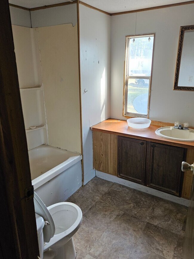 Building Photo - 2 bed 2 bath mobile home for rent $800