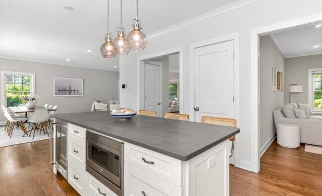 Building Photo - 112 Montauk Hwy
