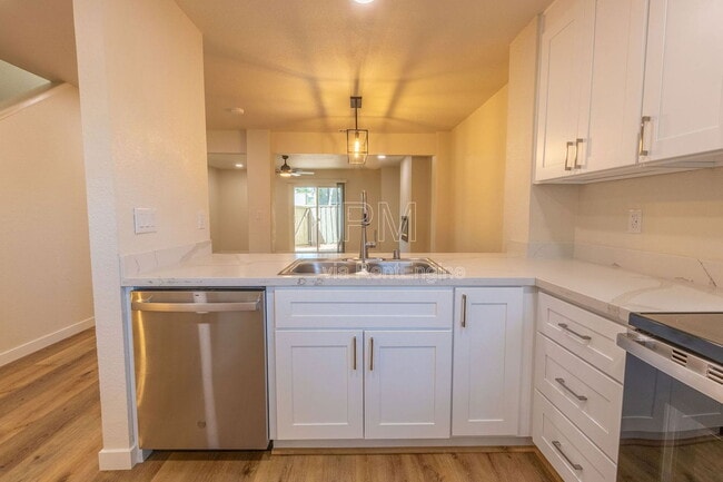 Building Photo - 955 Academy St