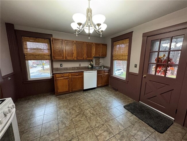 Building Photo - 399 Central St