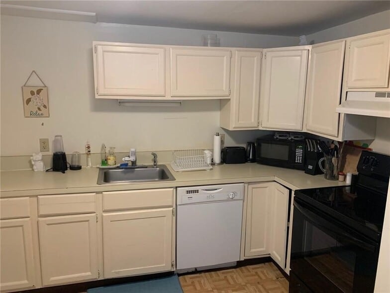 Building Photo - 42 Lee Ave