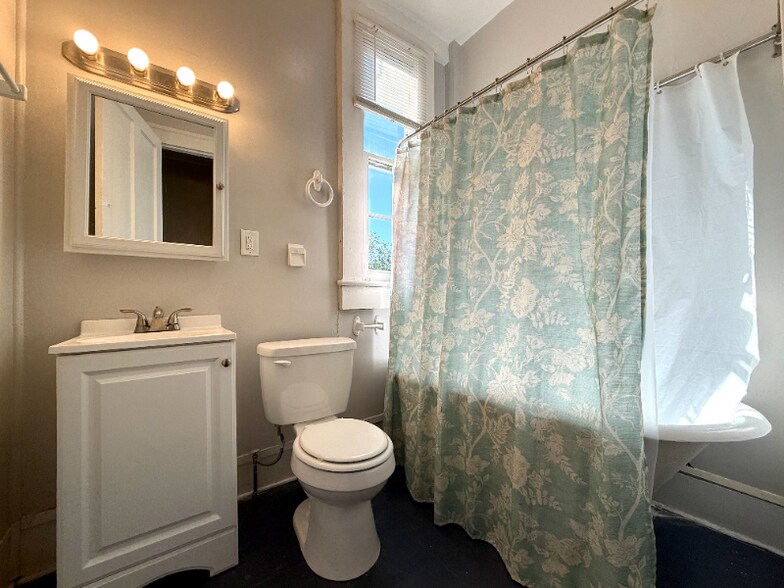 Building Photo - 2020-2022 Camp St