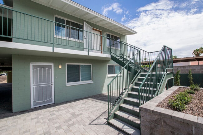 Building Photo - 208 E Virginia Ave