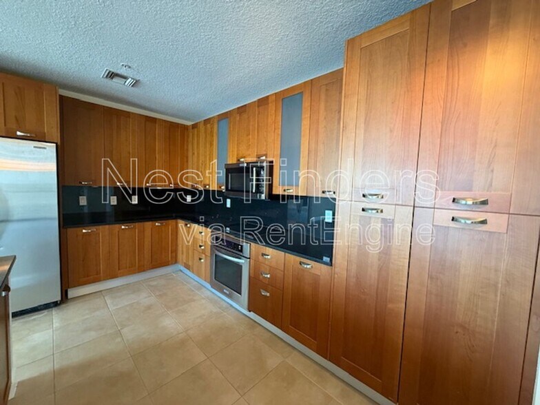 Building Photo - 1431 Ztp - Riverplace
