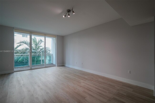 Building Photo - 950 Brickell Bay Dr