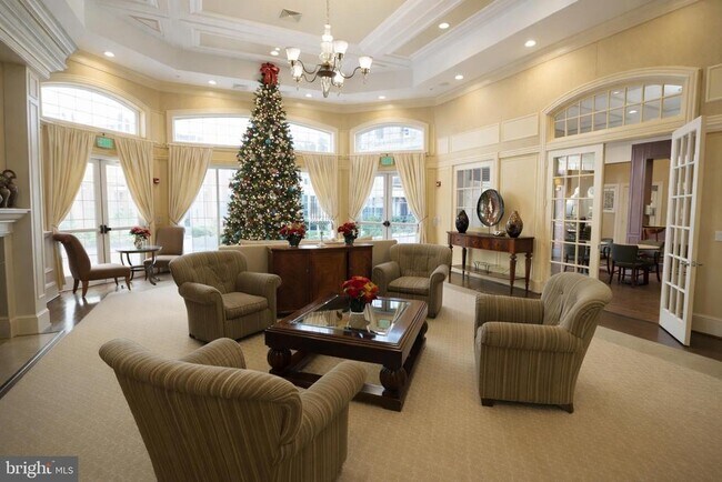 Building Photo - 400 Symphony Cir