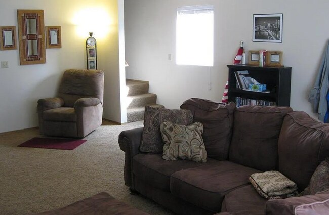 Building Photo - 4 Bedroom Townhome in Hawks Ridge by MSU