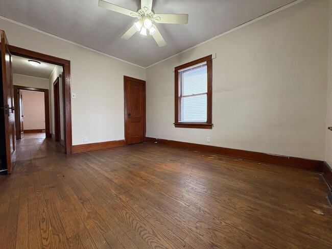 Building Photo - 1815 Kemble Ave