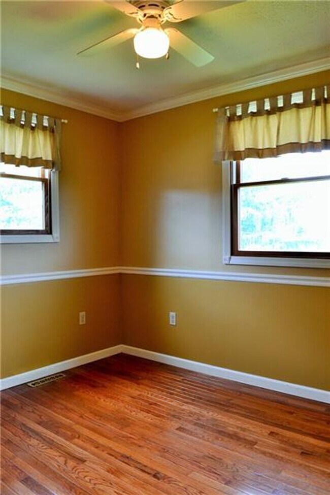 Building Photo - 5Bed | 2bath Home in West Mifflin, PA