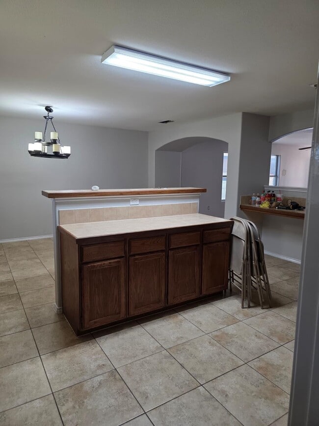 Building Photo - 613 Cuervo Dr