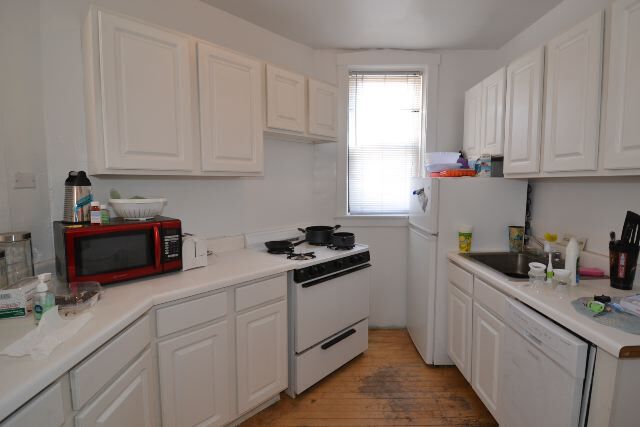 Building Photo - 3845 N Greenview Ave