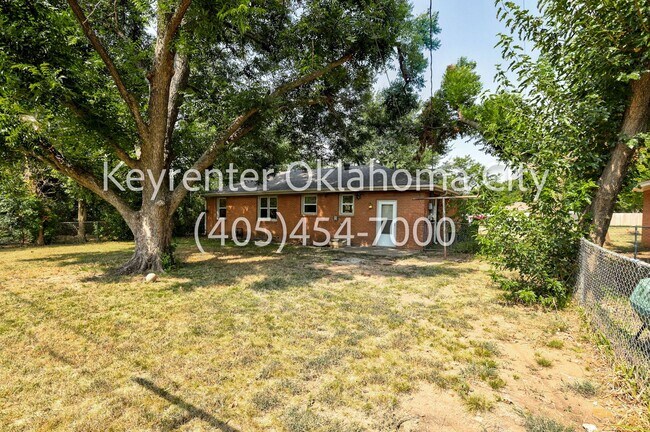 Building Photo - 1520 Rowena Ln