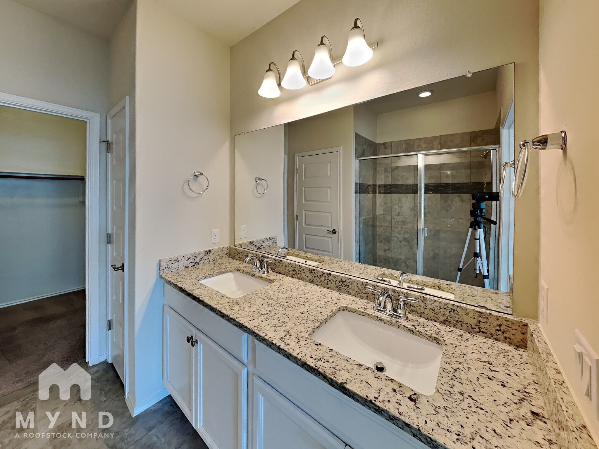 Building Photo - 14000 Osmarea Dr