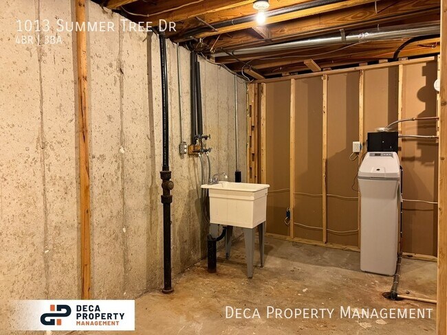 Building Photo - 4 Bedroom 2.5 Bathroom  House