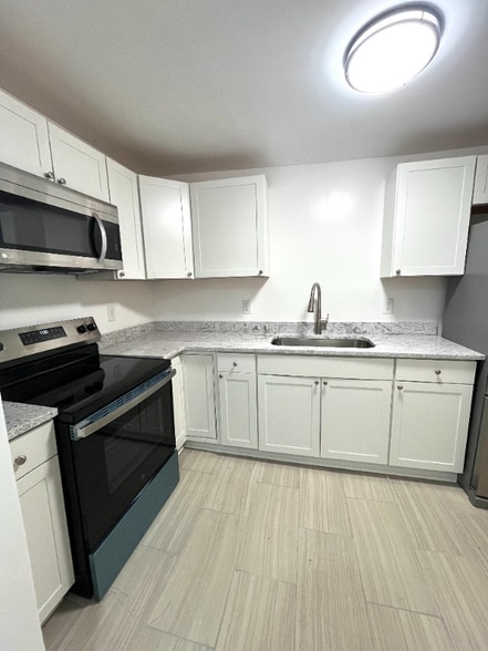 Building Photo - 711 S Jackson St