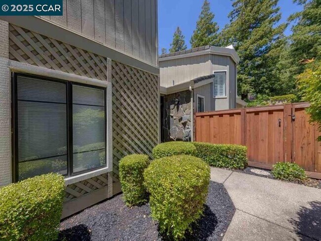 Building Photo - 3666 Silver Oak Pl