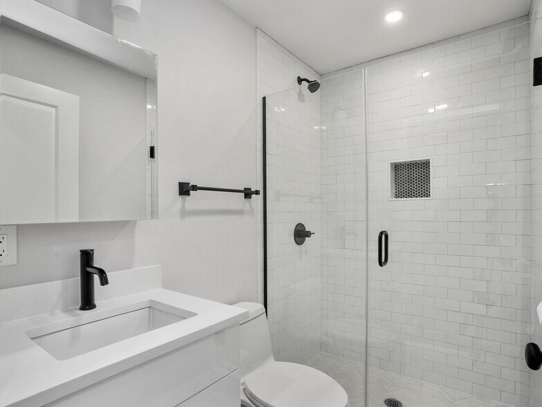 Building Photo - 176 Salem St