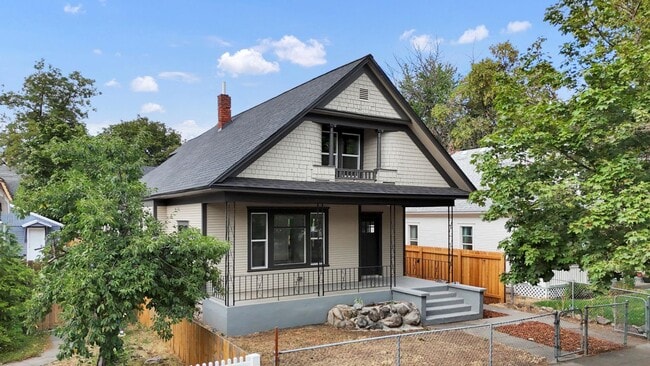 Building Photo - Lovely 1-Bedroom Unit in the heart of Spokane