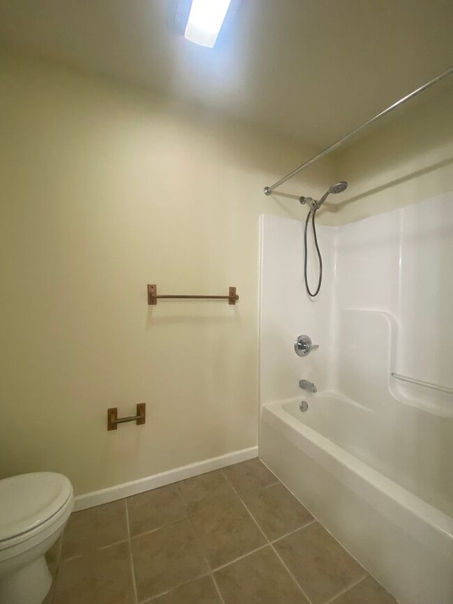 Building Photo - Beautiful 3 Bedroom, 2 1/2 Bath Townhome