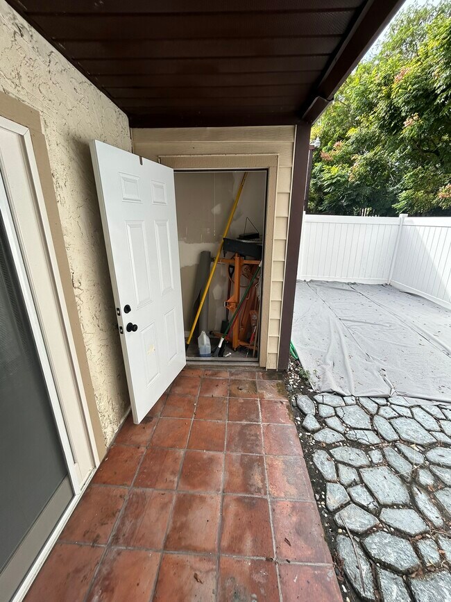 Building Photo - 3980 Crayrich Cir