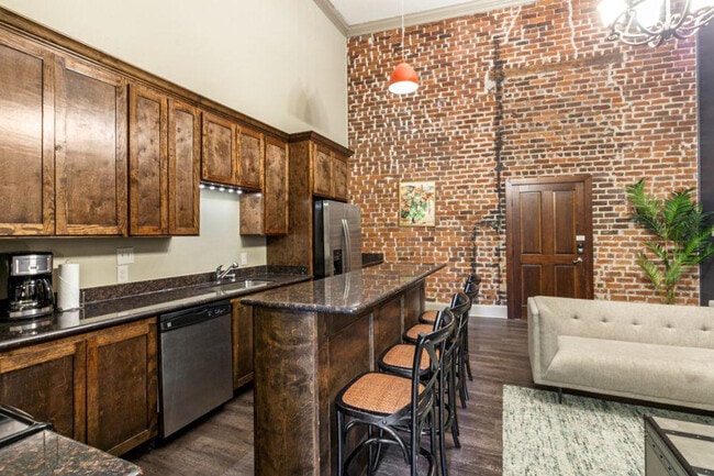 Building Photo - 828 Gravier St