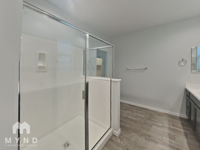 Building Photo - 815 N 109th Dr