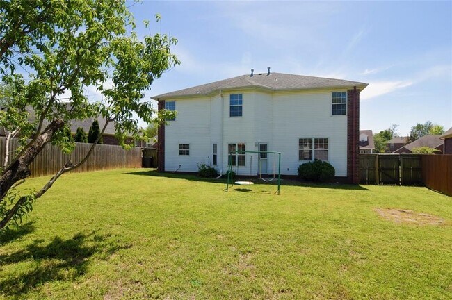 Building Photo - 6113 W Pleasant Dr