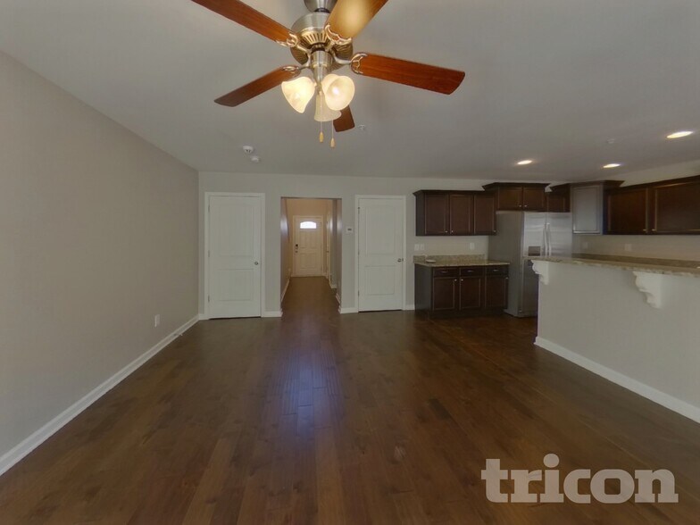 Building Photo - 4009 Commons Dr