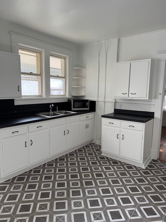 Building Photo - 20 S Auburndale St