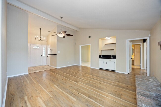Building Photo - 2331 Ridgemont Dr