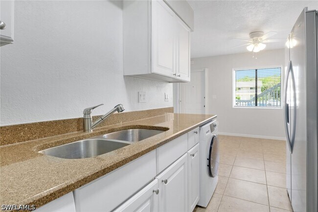 Building Photo - 4635 Bayshore Dr