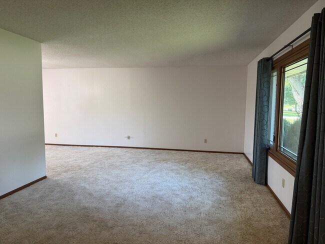 Building Photo - 54 Longview Dr