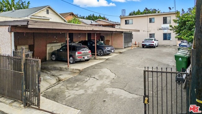 Building Photo - 959 S Soto St