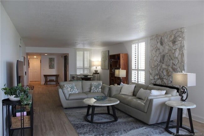 Building Photo - 4100 N Hwy A1A