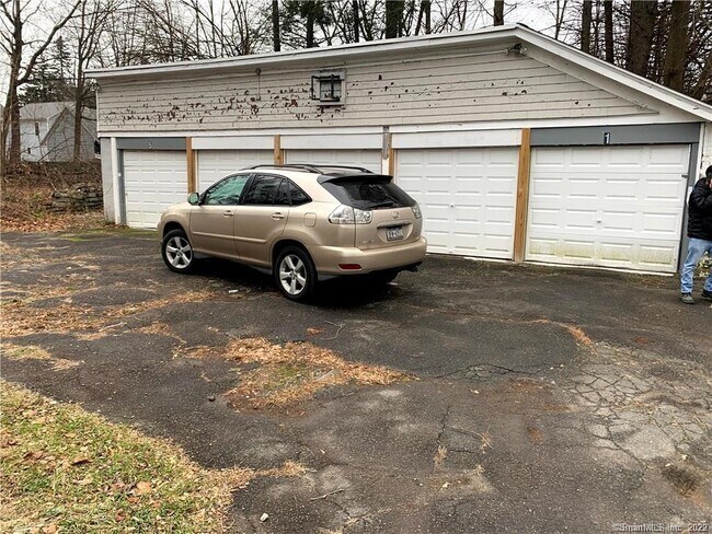 Building Photo - 225 Robbins St