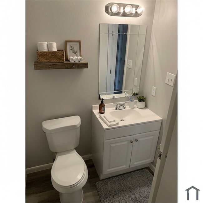 Building Photo - 501_Three Outsider