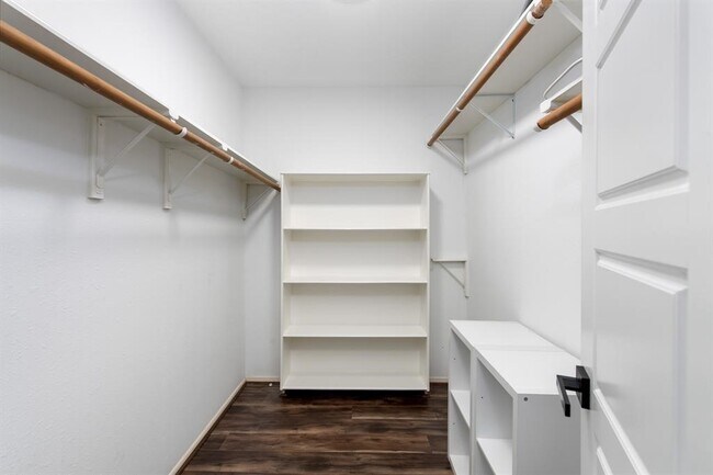 Building Photo - 12500 Melville Dr