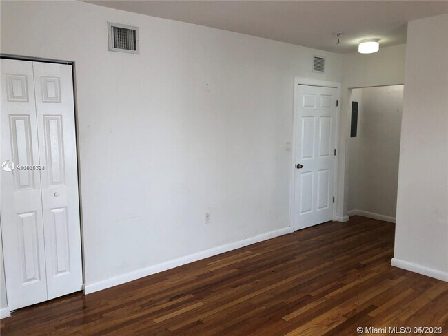 Building Photo - 9040 Collins Ave