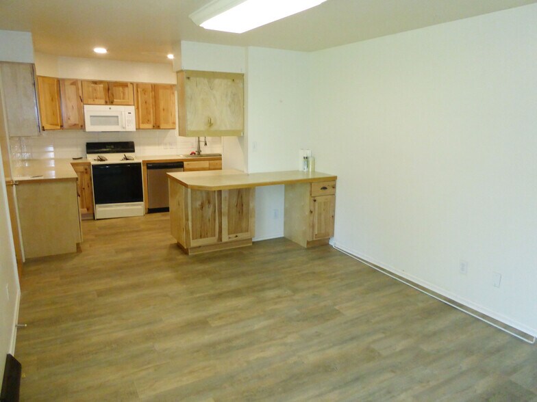 Building Photo - 1040 Ponderosa Dr