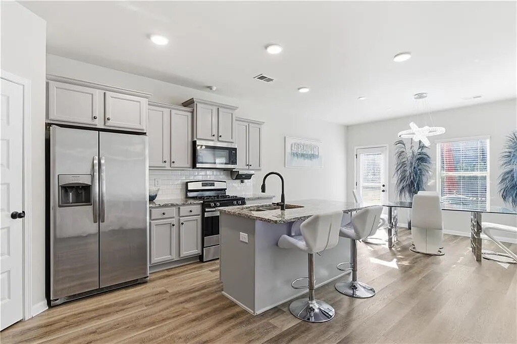 Building Photo - Room in House on Zoya Ct