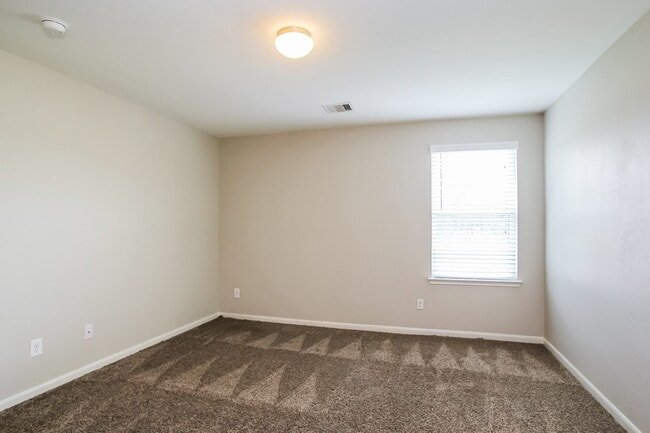 Building Photo - 2818 Mesquite Ridge Dr