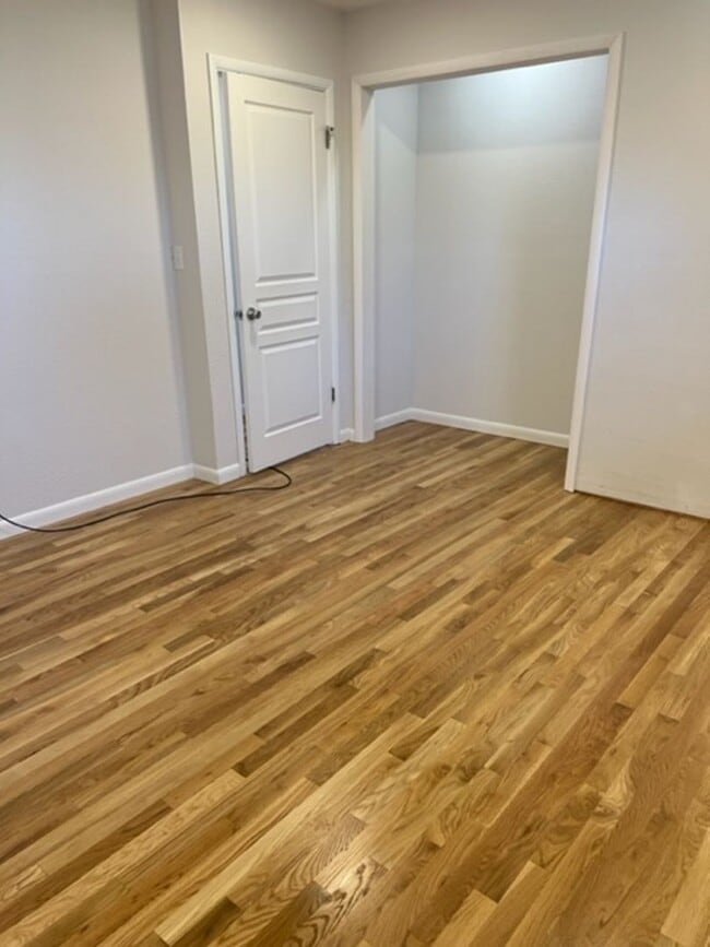 Building Photo - 4 BEDROOM HOME IN SKYWAY!!