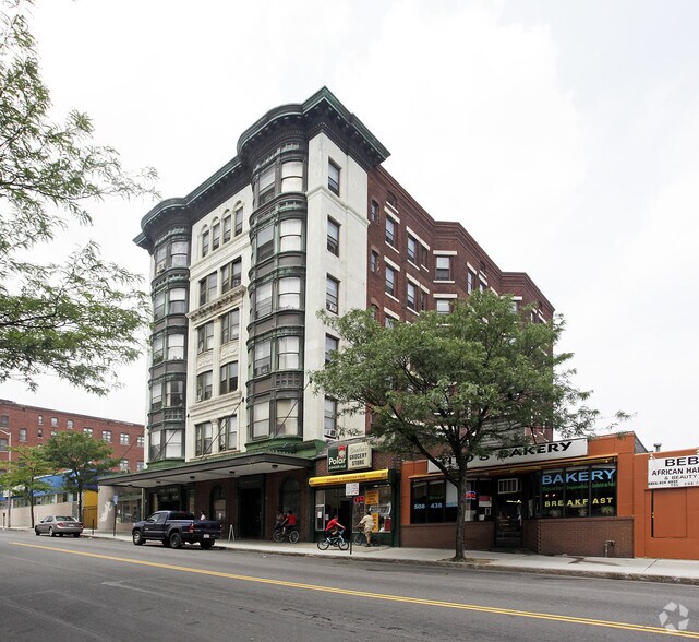 Building Photo - Aurora Apartments