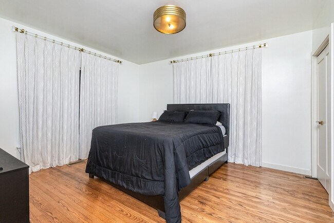 Building Photo - 4148 Normandy Ave