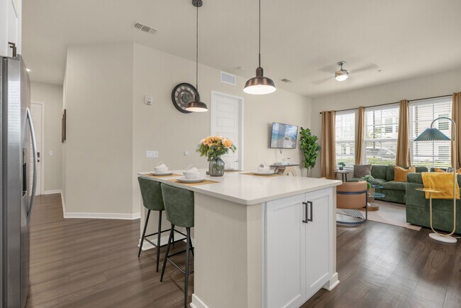 Building Photo - 1223 E Plant St