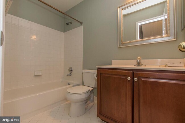 Building Photo - 117 Longpoint Way