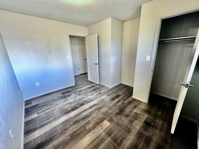 Building Photo - 1743 Burton St